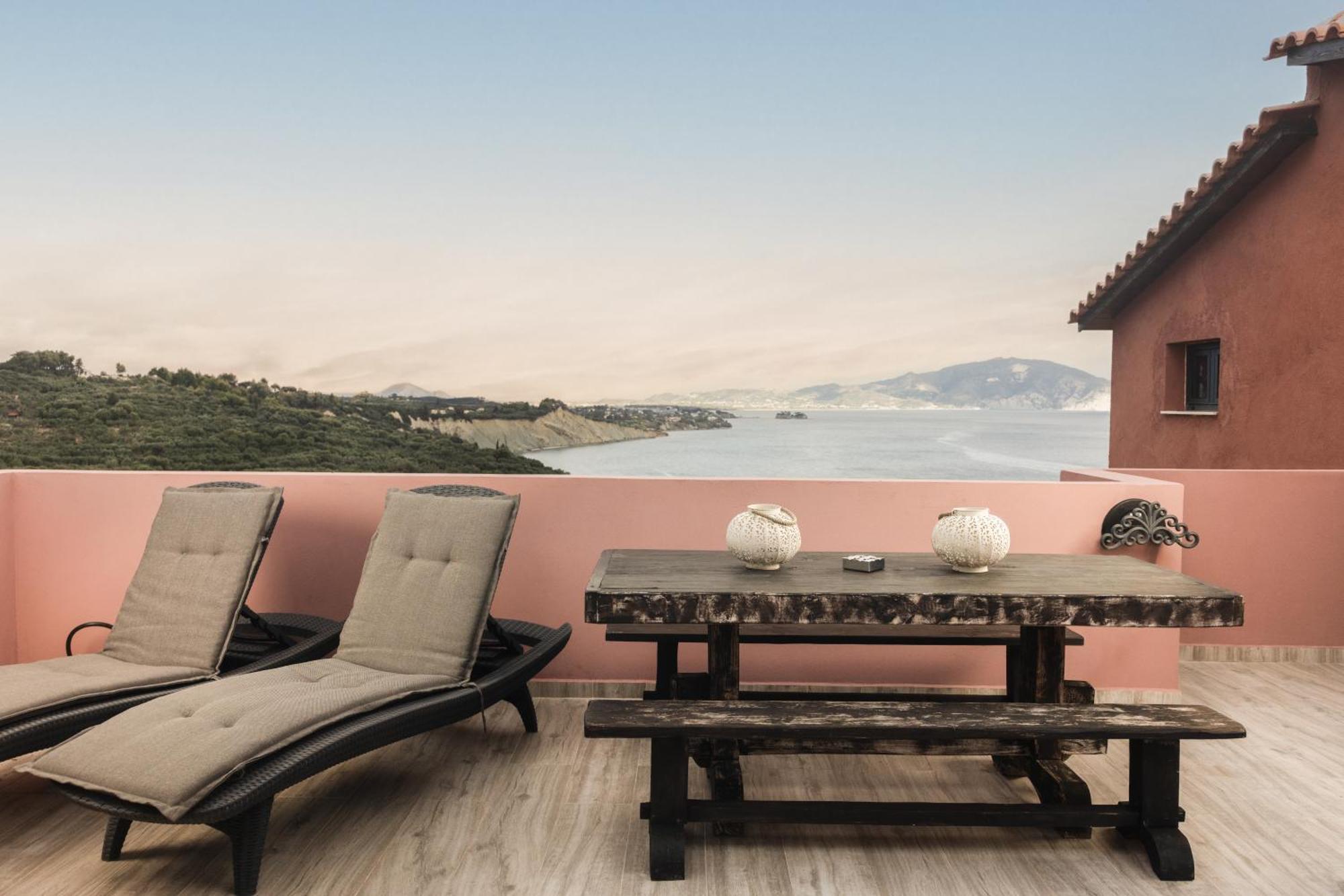 Athenea Villas, Private Pools & Gardens Willa Keri