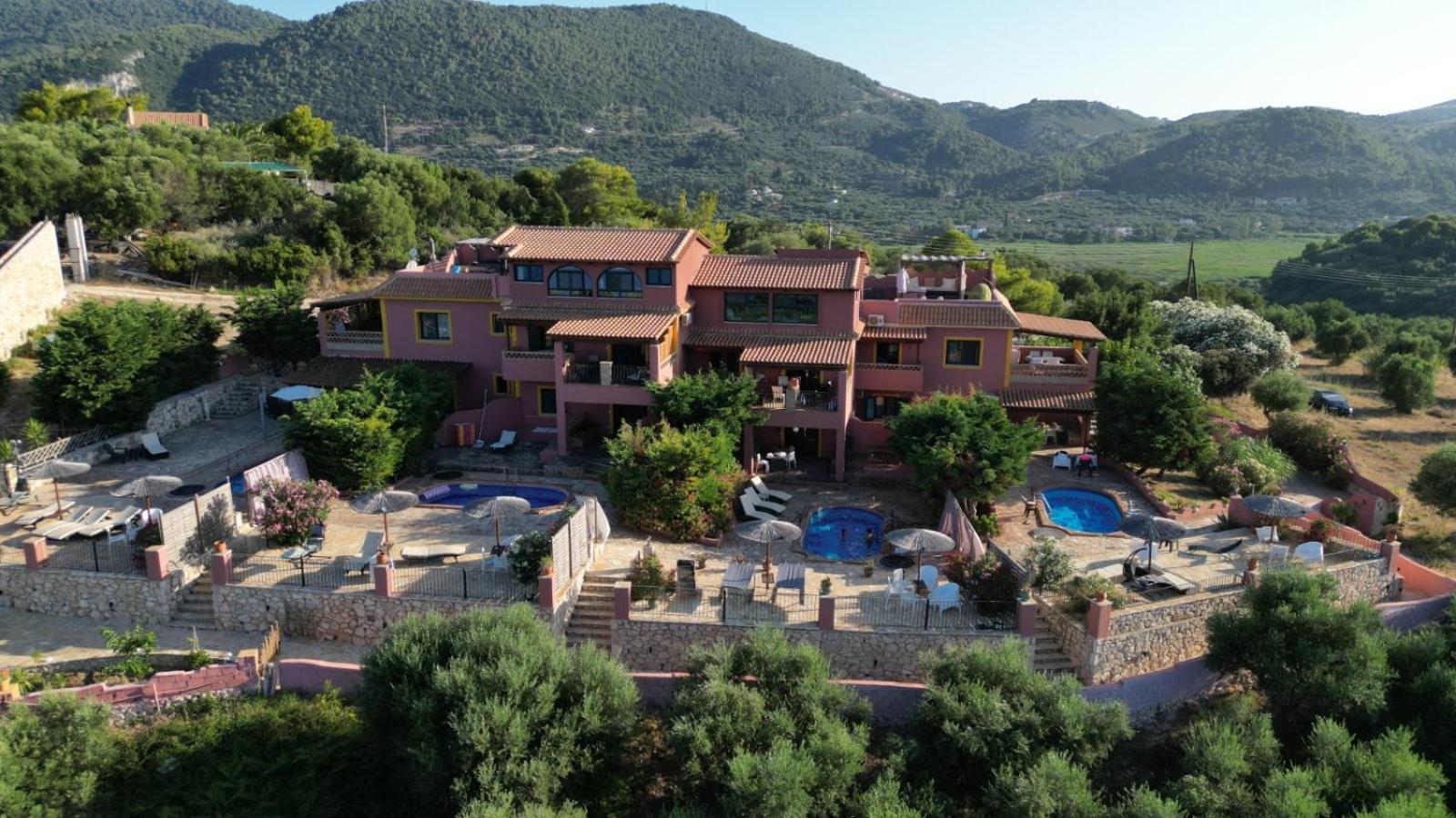 Athenea Villas, Private Pools & Gardens Willa