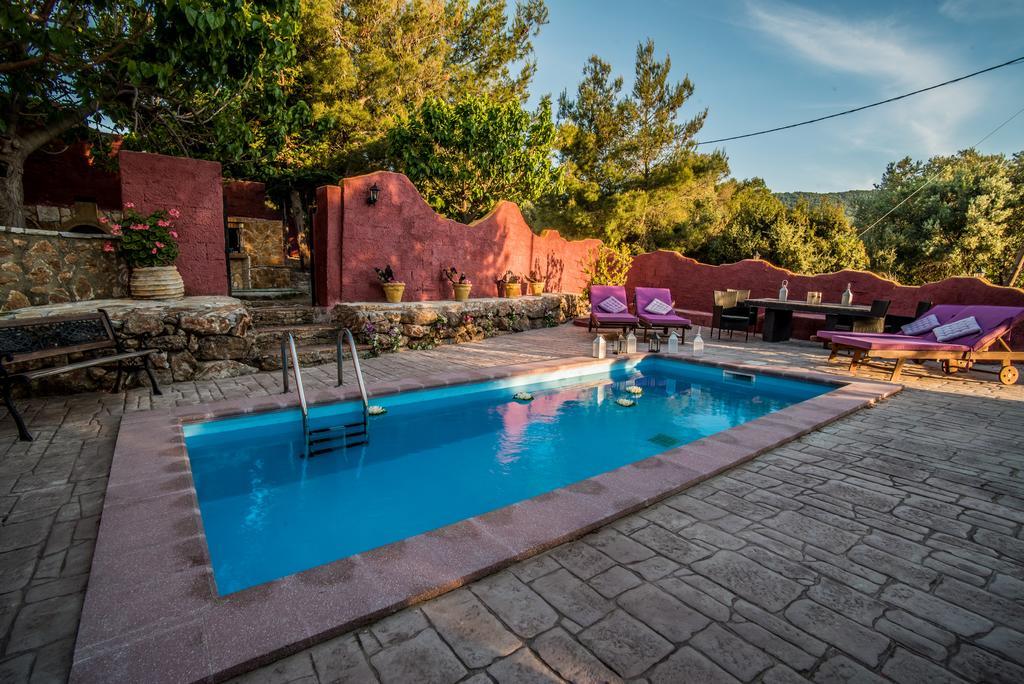 Athenea Villas, Private Pools & Gardens *