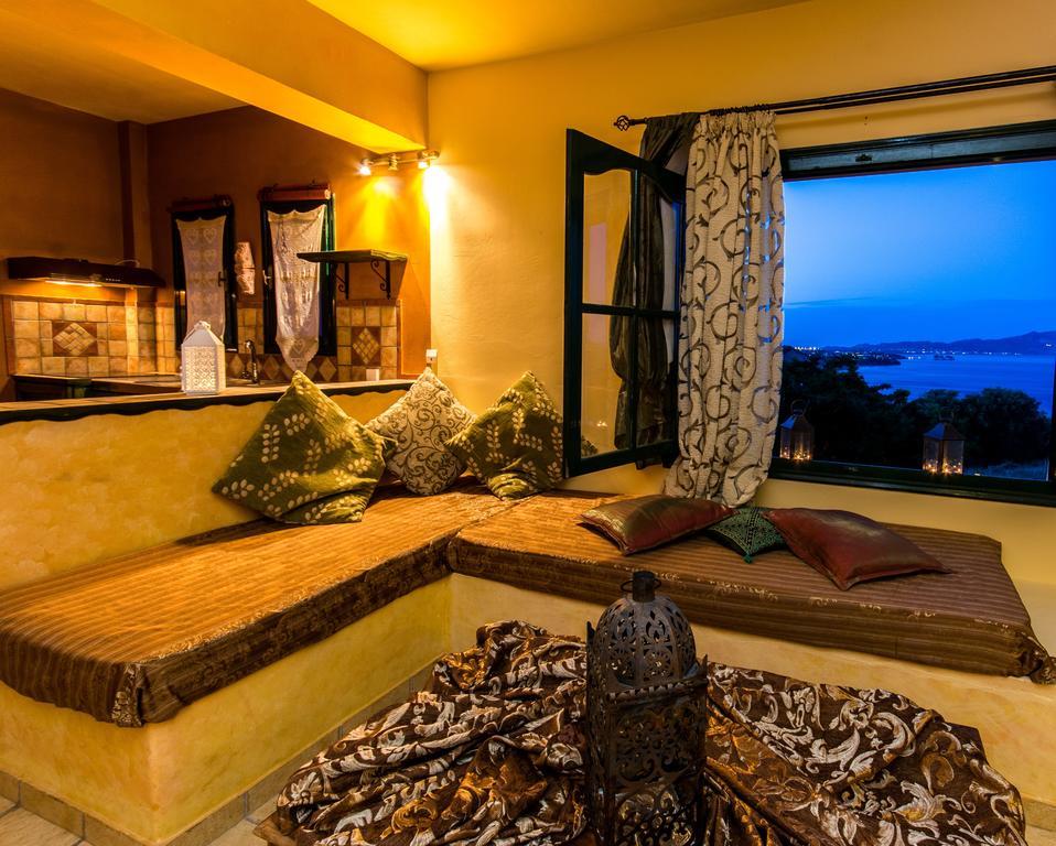 Willa Athenea Villas, Private Pools & Gardens Keri