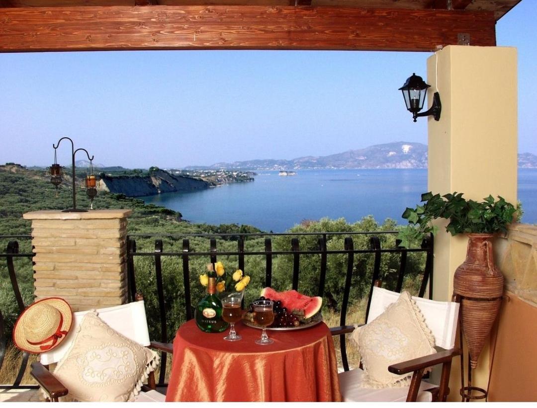 Vilă Athenea Villas, Private Pools & Gardens