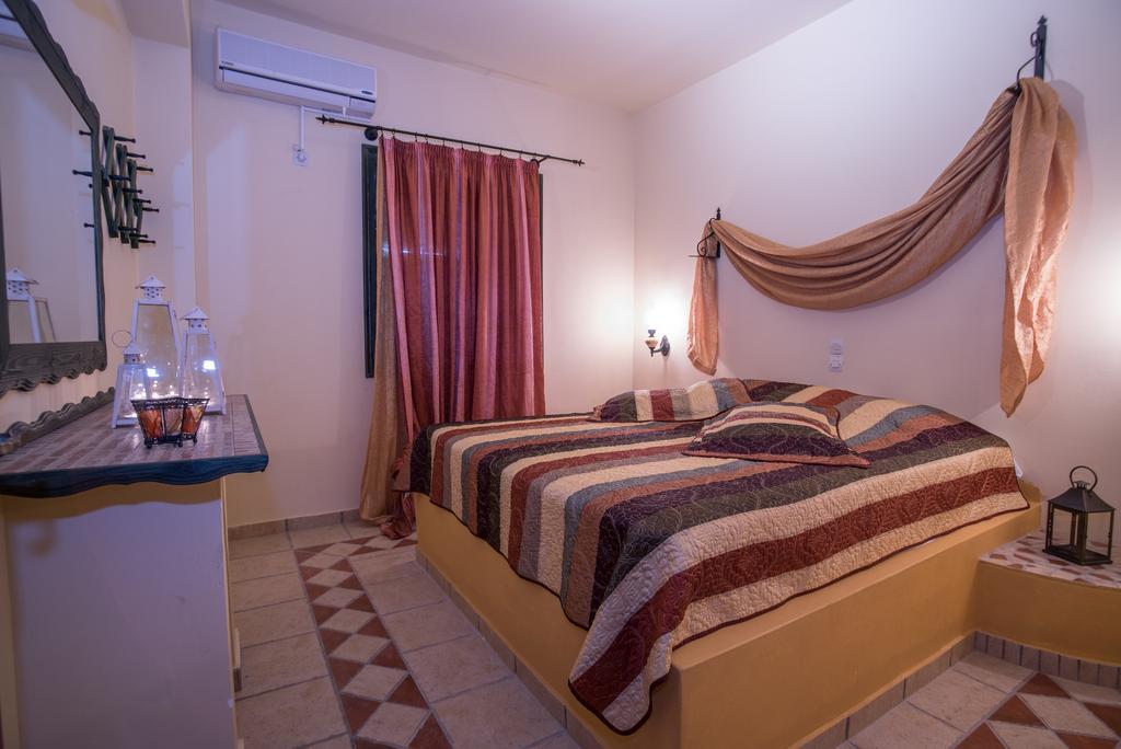 Athenea Villas, Private Pools & Gardens Vilă *