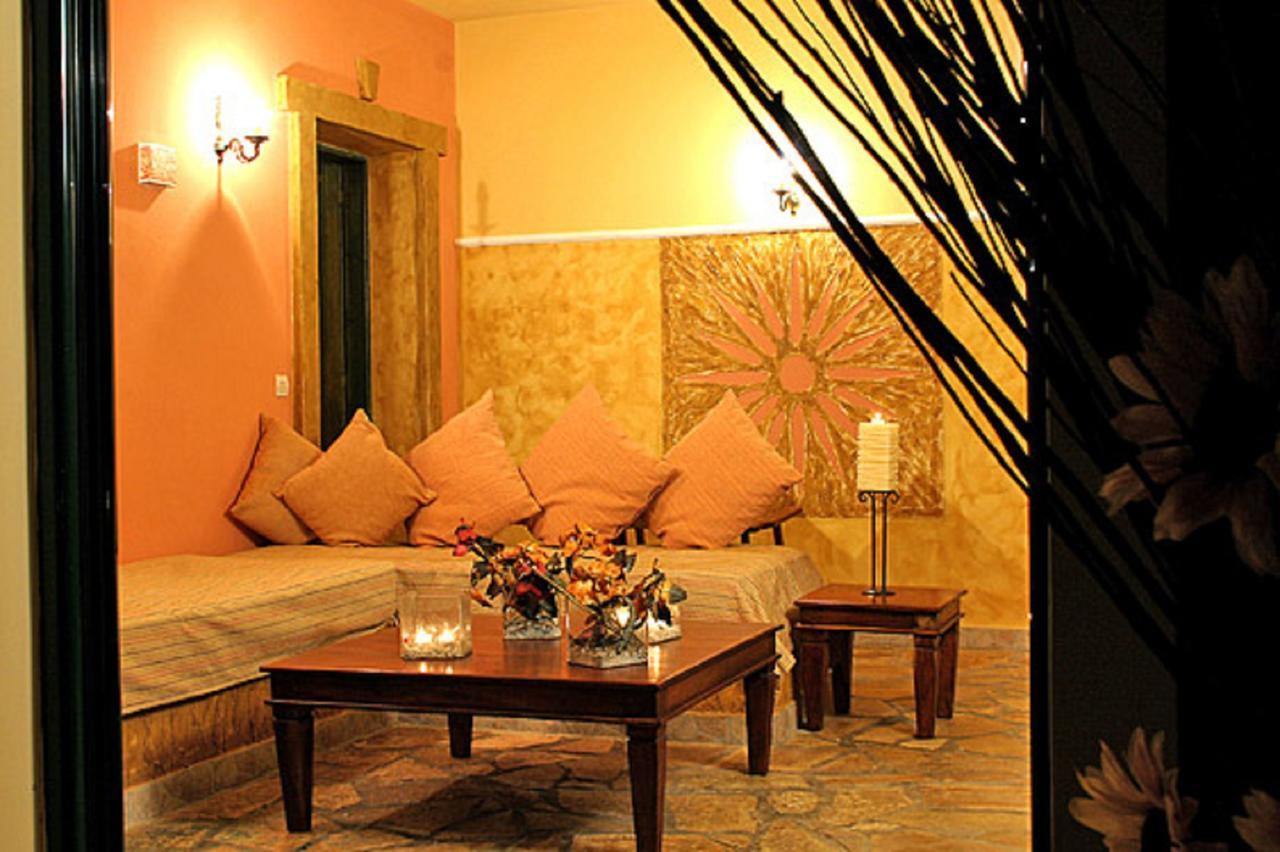 Vilă Athenea Villas, Private Pools & Gardens *
