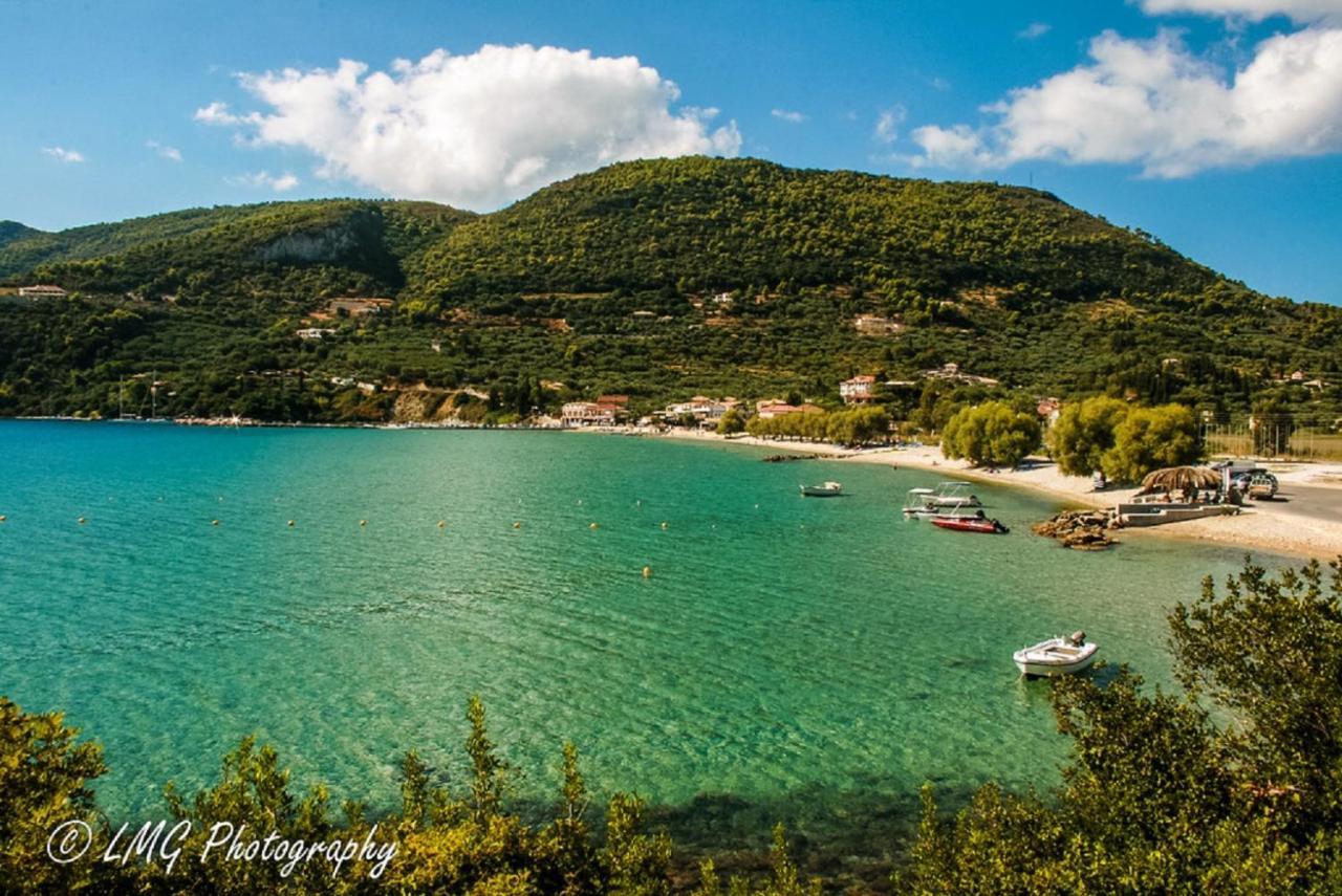 Vilă Athenea Villas, Private Pools & Gardens